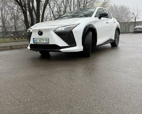 Белый Лексус RZ, объемом двигателя 0 л и пробегом 40 тыс. км за 37300 $, фото 1 на Automoto.ua