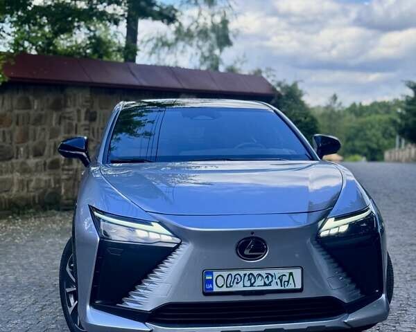 Серый Лексус RZ, объемом двигателя 0 л и пробегом 15 тыс. км за 55000 $, фото 1 на Automoto.ua