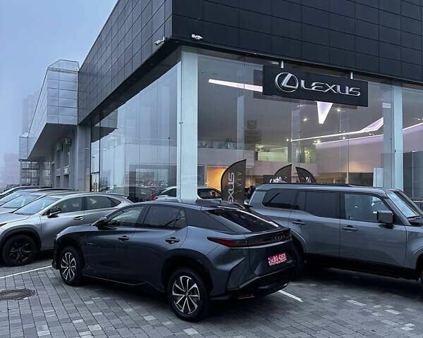 Сірий Лексус RZ, об'ємом двигуна 0 л та пробігом 2 тис. км за 39995 $, фото 1 на Automoto.ua