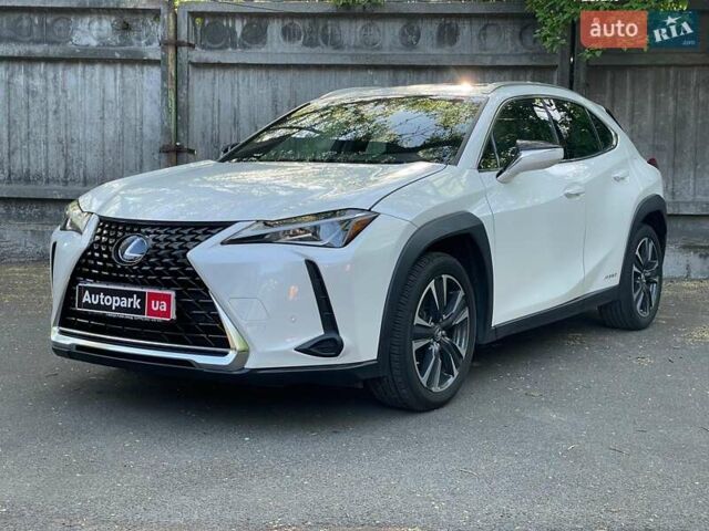 Белый Лексус UX, объемом двигателя 2 л и пробегом 66 тыс. км за 25790 $, фото 1 на Automoto.ua