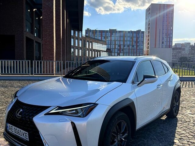 Белый Лексус UX, объемом двигателя 2 л и пробегом 67 тыс. км за 27000 $, фото 1 на Automoto.ua