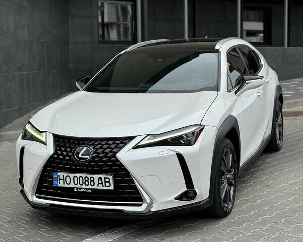 Белый Лексус UX, объемом двигателя 1.99 л и пробегом 61 тыс. км за 31800 $, фото 1 на Automoto.ua