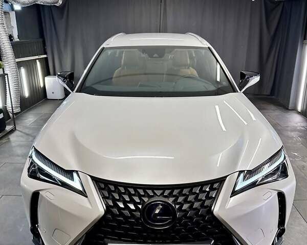 Белый Лексус UX, объемом двигателя 1.99 л и пробегом 111 тыс. км за 28500 $, фото 1 на Automoto.ua