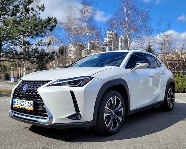 Білий Лексус UX, об'ємом двигуна 2 л та пробігом 39 тис. км за 28999 $, фото 1 на Automoto.ua