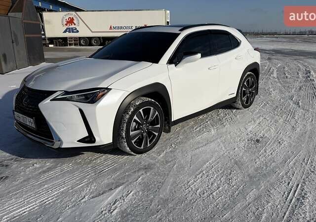 Білий Лексус UX, об'ємом двигуна 1.99 л та пробігом 34 тис. км за 22000 $, фото 1 на Automoto.ua