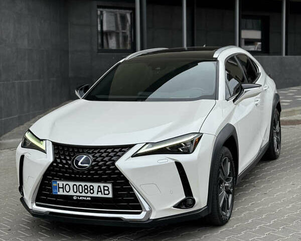 Лексус UX 2019 у Тернополі на Automoto.ua Білий Лексус UX, об'ємом двигуна 2 л та пробігом 61 тис. км за 33099 $, фото 1 на Automoto.ua