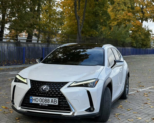 Белый Лексус UX, объемом двигателя 1.99 л и пробегом 60 тыс. км за 33400 $, фото 1 на Automoto.ua
