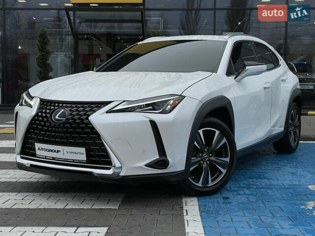 Белый Лексус UX, объемом двигателя 2 л и пробегом 70 тыс. км за 28700 $, фото 1 на Automoto.ua