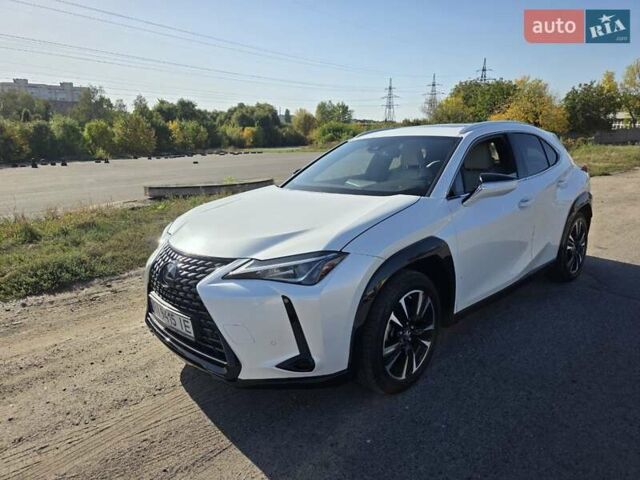 Білий Лексус UX, об'ємом двигуна 2 л та пробігом 72 тис. км за 27000 $, фото 1 на Automoto.ua