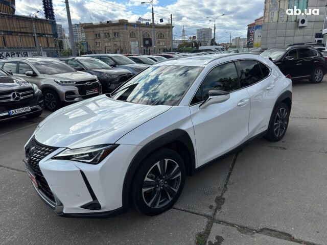 Белый Лексус UX, объемом двигателя 2 л и пробегом 70 тыс. км за 25940 $, фото 1 на Automoto.ua