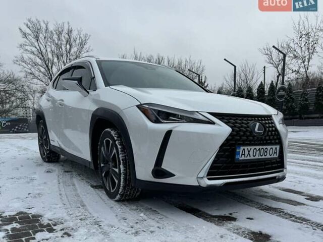 Білий Лексус UX, об'ємом двигуна 1.99 л та пробігом 86 тис. км за 23400 $, фото 1 на Automoto.ua