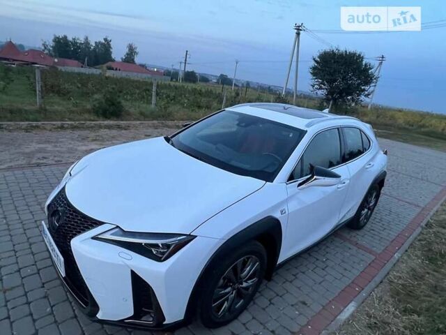 Белый Лексус UX, объемом двигателя 1.99 л и пробегом 45 тыс. км за 29500 $, фото 1 на Automoto.ua
