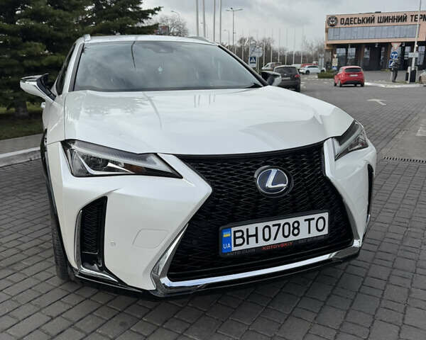 Білий Лексус UX, об'ємом двигуна 1.99 л та пробігом 120 тис. км за 27000 $, фото 1 на Automoto.ua