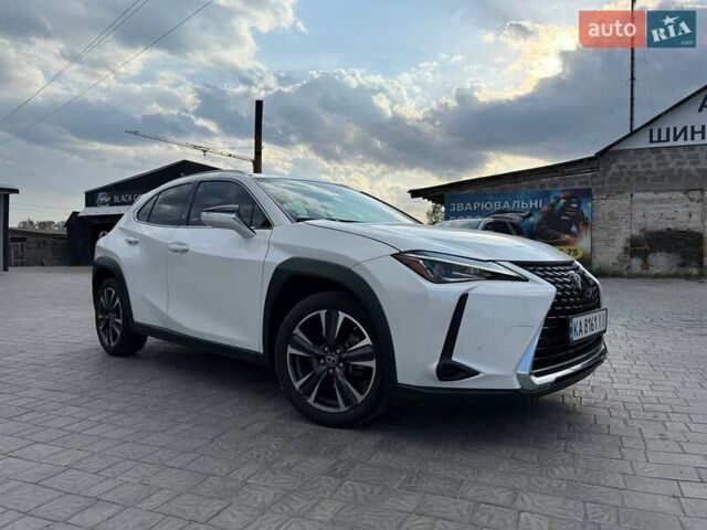 Белый Лексус UX, объемом двигателя 2 л и пробегом 21 тыс. км за 25900 $, фото 1 на Automoto.ua