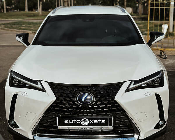 Білий Лексус UX, об'ємом двигуна 2 л та пробігом 43 тис. км за 35300 $, фото 1 на Automoto.ua