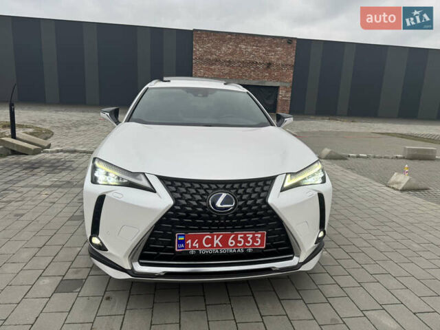 Білий Лексус UX, об'ємом двигуна 0 л та пробігом 75 тис. км за 25786 $, фото 1 на Automoto.ua