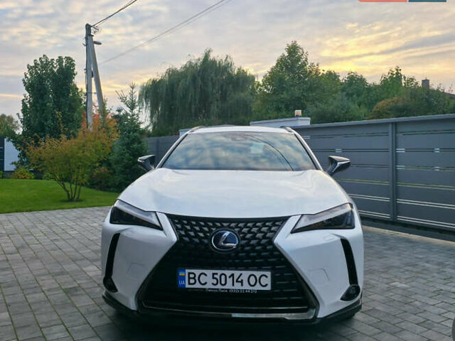 Білий Лексус UX, об'ємом двигуна 1.99 л та пробігом 68 тис. км за 34600 $, фото 1 на Automoto.ua