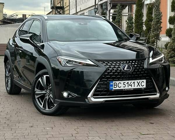 Черный Лексус UX, объемом двигателя 2 л и пробегом 25 тыс. км за 33750 $, фото 1 на Automoto.ua