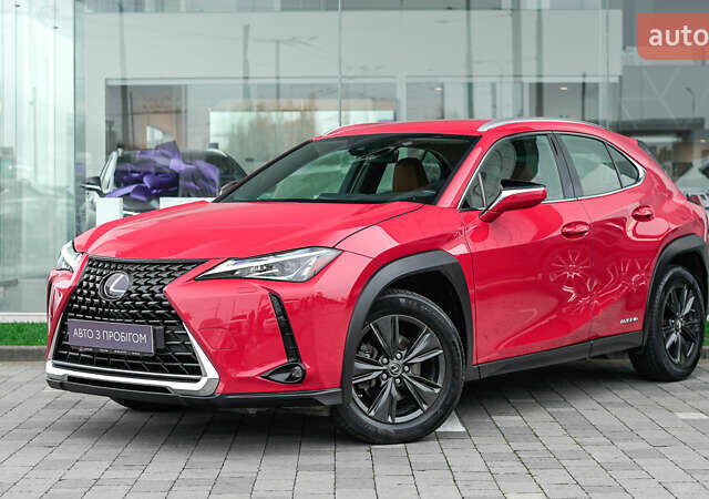 Красный Лексус UX, объемом двигателя 1.99 л и пробегом 101 тыс. км за 29130 $, фото 1 на Automoto.ua