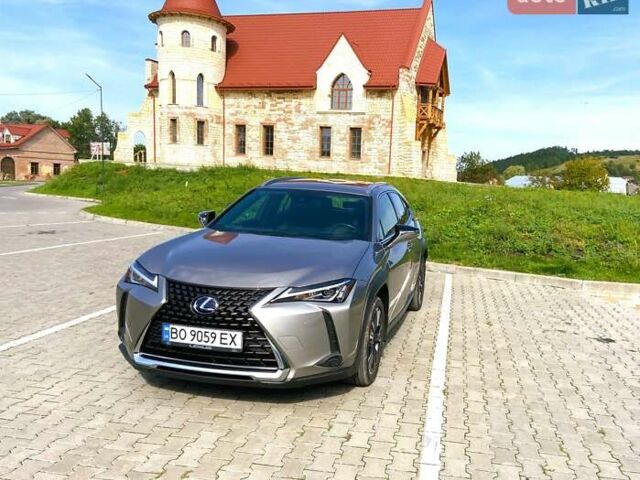 Сірий Лексус UX, об'ємом двигуна 1.99 л та пробігом 60 тис. км за 25900 $, фото 1 на Automoto.ua