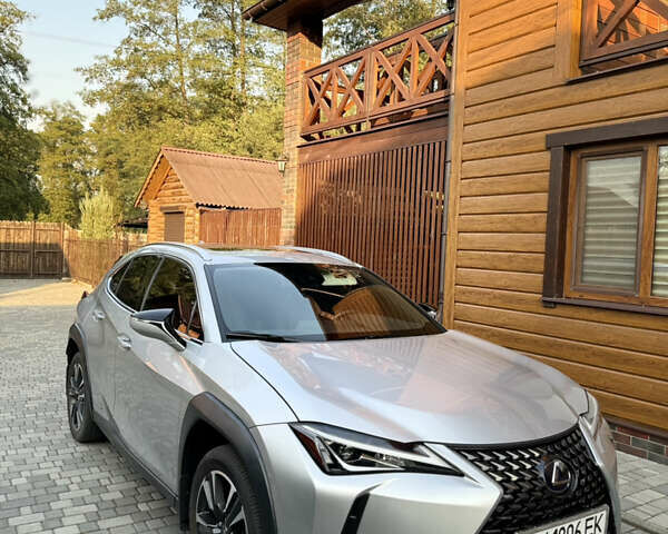 Сірий Лексус UX, об'ємом двигуна 1.99 л та пробігом 35 тис. км за 33500 $, фото 1 на Automoto.ua