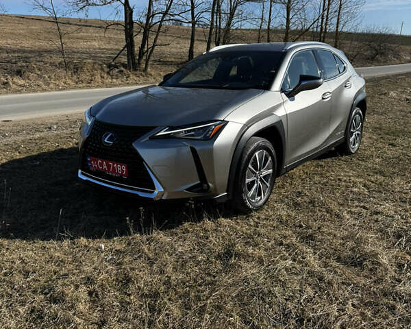 Сірий Лексус UX, об'ємом двигуна 0 л та пробігом 19 тис. км за 24800 $, фото 1 на Automoto.ua