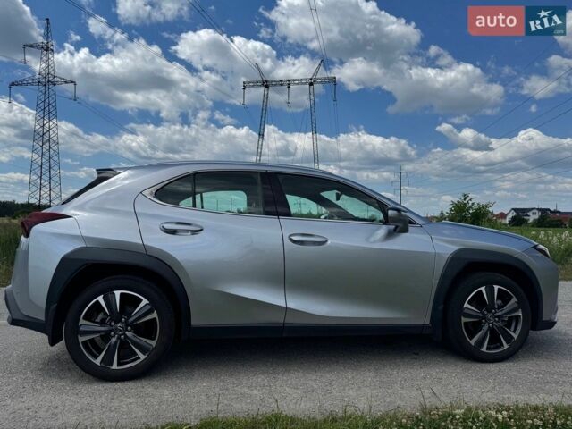 Сірий Лексус UX, об'ємом двигуна 1.99 л та пробігом 42 тис. км за 33700 $, фото 1 на Automoto.ua