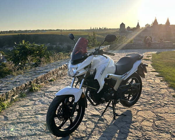 Белый Лифан KP 200, объемом двигателя 0.2 л и пробегом 11 тыс. км за 1399 $, фото 1 на Automoto.ua
