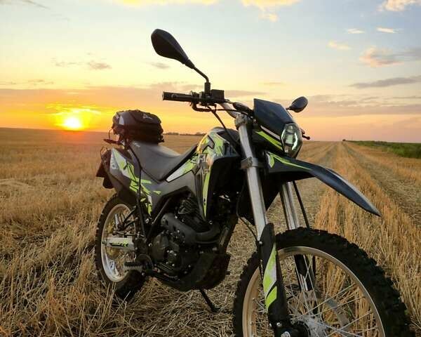 Лифан KPX 250 2025 в Изюме на Automoto.ua Черный Лифан KPX 250, объемом двигателя 0.25 л и пробегом 2 тыс. км за 1650 $, фото 1 на Automoto.ua