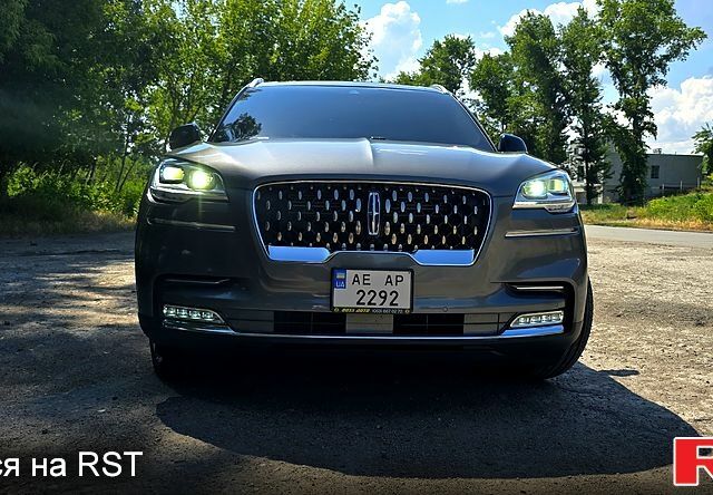 Сірий Лінкольн Авіатор, об'ємом двигуна 3 л та пробігом 5 тис. км за 65000 $, фото 1 на Automoto.ua