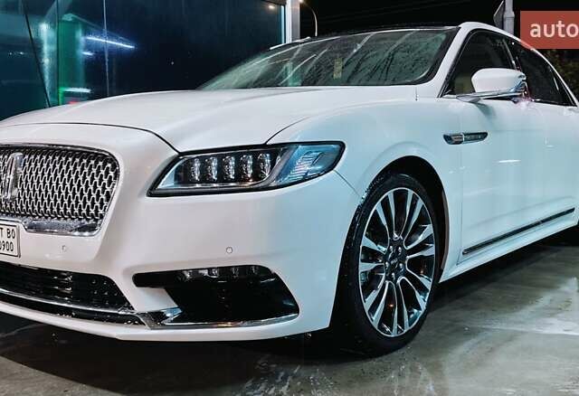 Белый Линкольн Континенталь, объемом двигателя 2.7 л и пробегом 105 тыс. км за 18000 $, фото 1 на Automoto.ua