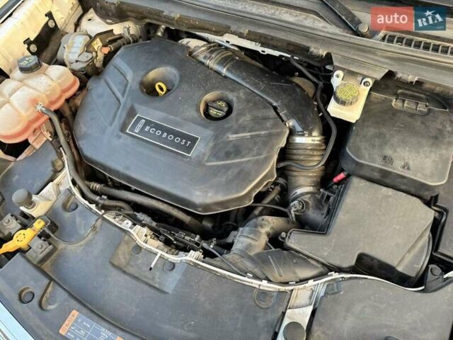 Белый Линкольн МКС, объемом двигателя 2 л и пробегом 147 тыс. км за 15800 $, фото 1 на Automoto.ua