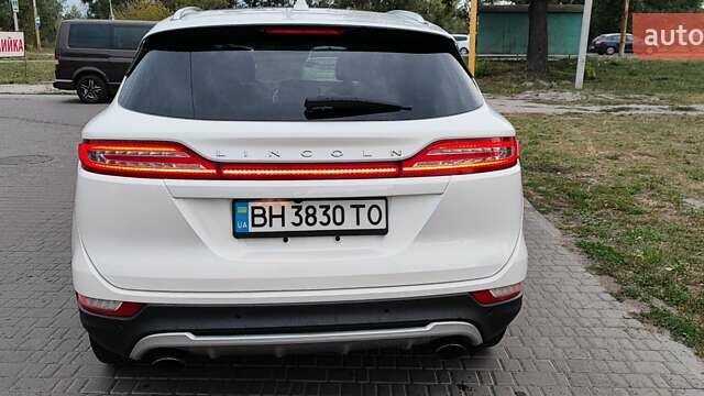 Белый Линкольн МКС, объемом двигателя 2 л и пробегом 158 тыс. км за 18000 $, фото 1 на Automoto.ua