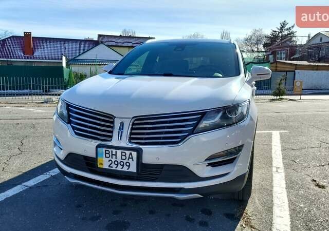 Белый Линкольн МКС, объемом двигателя 2.26 л и пробегом 131 тыс. км за 15950 $, фото 1 на Automoto.ua