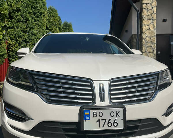 Белый Линкольн МКС, объемом двигателя 2 л и пробегом 97 тыс. км за 16000 $, фото 1 на Automoto.ua