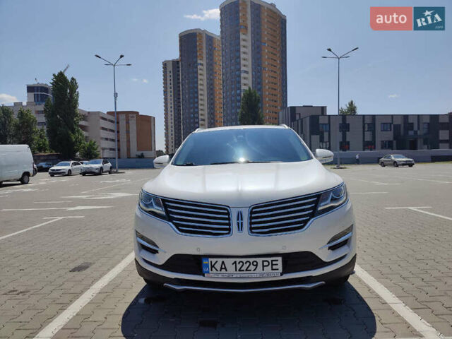 Белый Линкольн МКС, объемом двигателя 2 л и пробегом 49 тыс. км за 21000 $, фото 1 на Automoto.ua