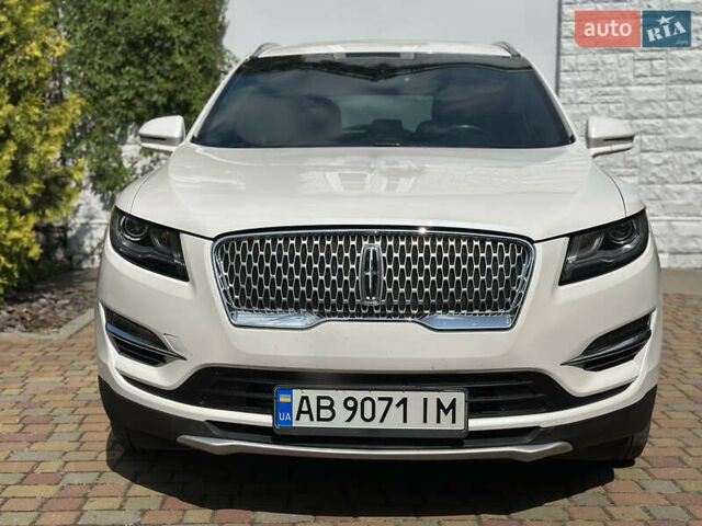 Белый Линкольн МКС, объемом двигателя 2 л и пробегом 37 тыс. км за 17900 $, фото 1 на Automoto.ua