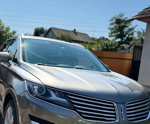 Серый Линкольн МКС, объемом двигателя 2 л и пробегом 178 тыс. км за 15500 $, фото 1 на Automoto.ua