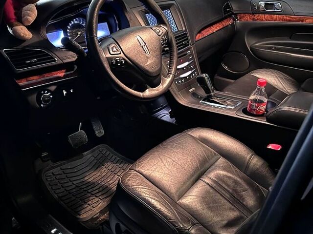 Черный Линкольн МКТ, объемом двигателя 3.7 л и пробегом 109 тыс. км за 18000 $, фото 1 на Automoto.ua