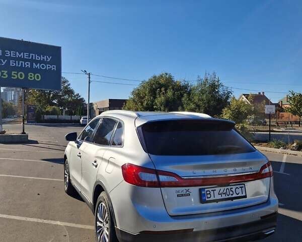 Сірий Лінкольн MKX, об'ємом двигуна 3.73 л та пробігом 132 тис. км за 18900 $, фото 1 на Automoto.ua