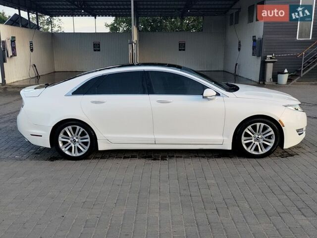 Белый Линкольн МКЗ, объемом двигателя 2 л и пробегом 185 тыс. км за 11500 $, фото 1 на Automoto.ua