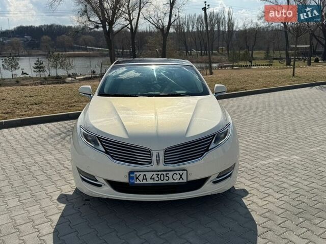 Белый Линкольн МКЗ, объемом двигателя 2 л и пробегом 173 тыс. км за 12400 $, фото 1 на Automoto.ua