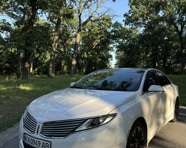 Белый Линкольн МКЗ, объемом двигателя 2 л и пробегом 208 тыс. км за 12800 $, фото 1 на Automoto.ua