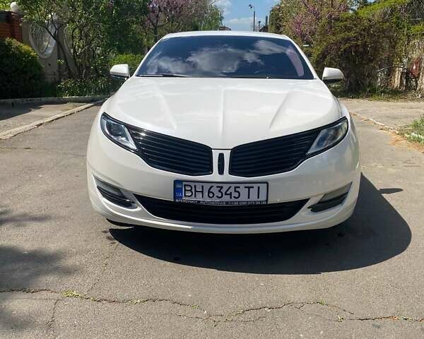 Белый Линкольн МКЗ, объемом двигателя 2 л и пробегом 197 тыс. км за 12500 $, фото 1 на Automoto.ua