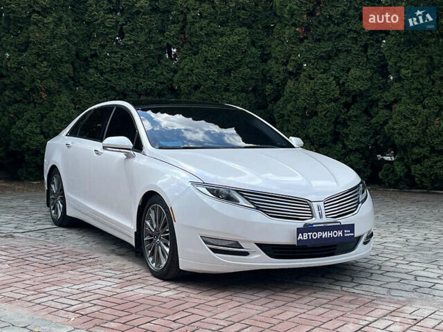 Белый Линкольн МКЗ, объемом двигателя 2 л и пробегом 181 тыс. км за 15500 $, фото 1 на Automoto.ua