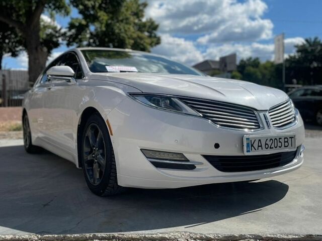 Белый Линкольн МКЗ, объемом двигателя 2 л и пробегом 223 тыс. км за 12000 $, фото 1 на Automoto.ua