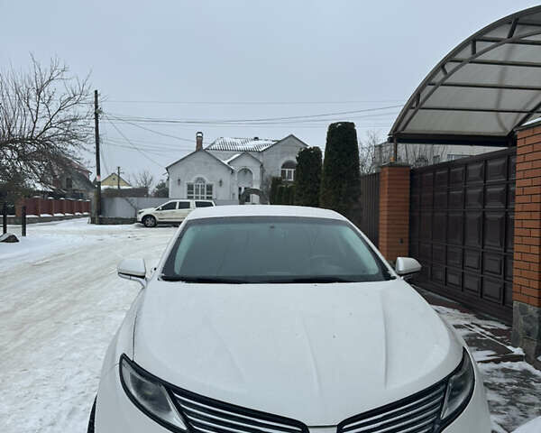 Белый Линкольн МКЗ, объемом двигателя 2 л и пробегом 162 тыс. км за 9650 $, фото 1 на Automoto.ua