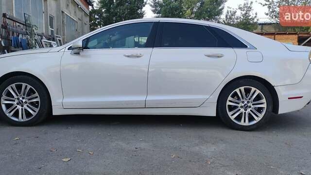 Белый Линкольн МКЗ, объемом двигателя 2 л и пробегом 130 тыс. км за 10999 $, фото 1 на Automoto.ua