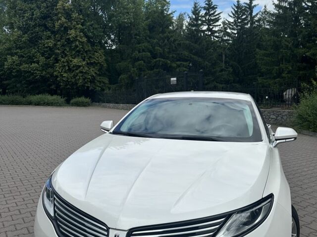 Белый Линкольн МКЗ, объемом двигателя 2 л и пробегом 162 тыс. км за 12500 $, фото 1 на Automoto.ua