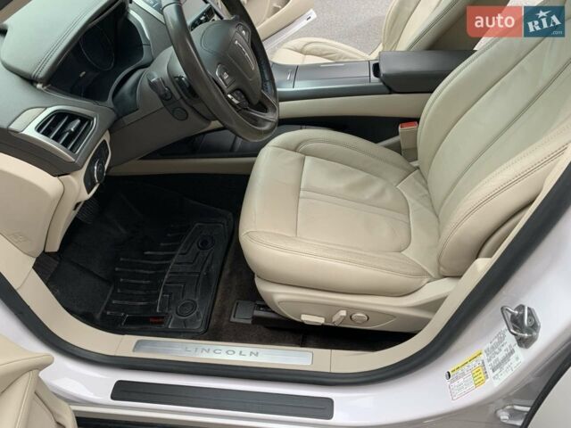 Белый Линкольн МКЗ, объемом двигателя 2 л и пробегом 130 тыс. км за 17500 $, фото 1 на Automoto.ua